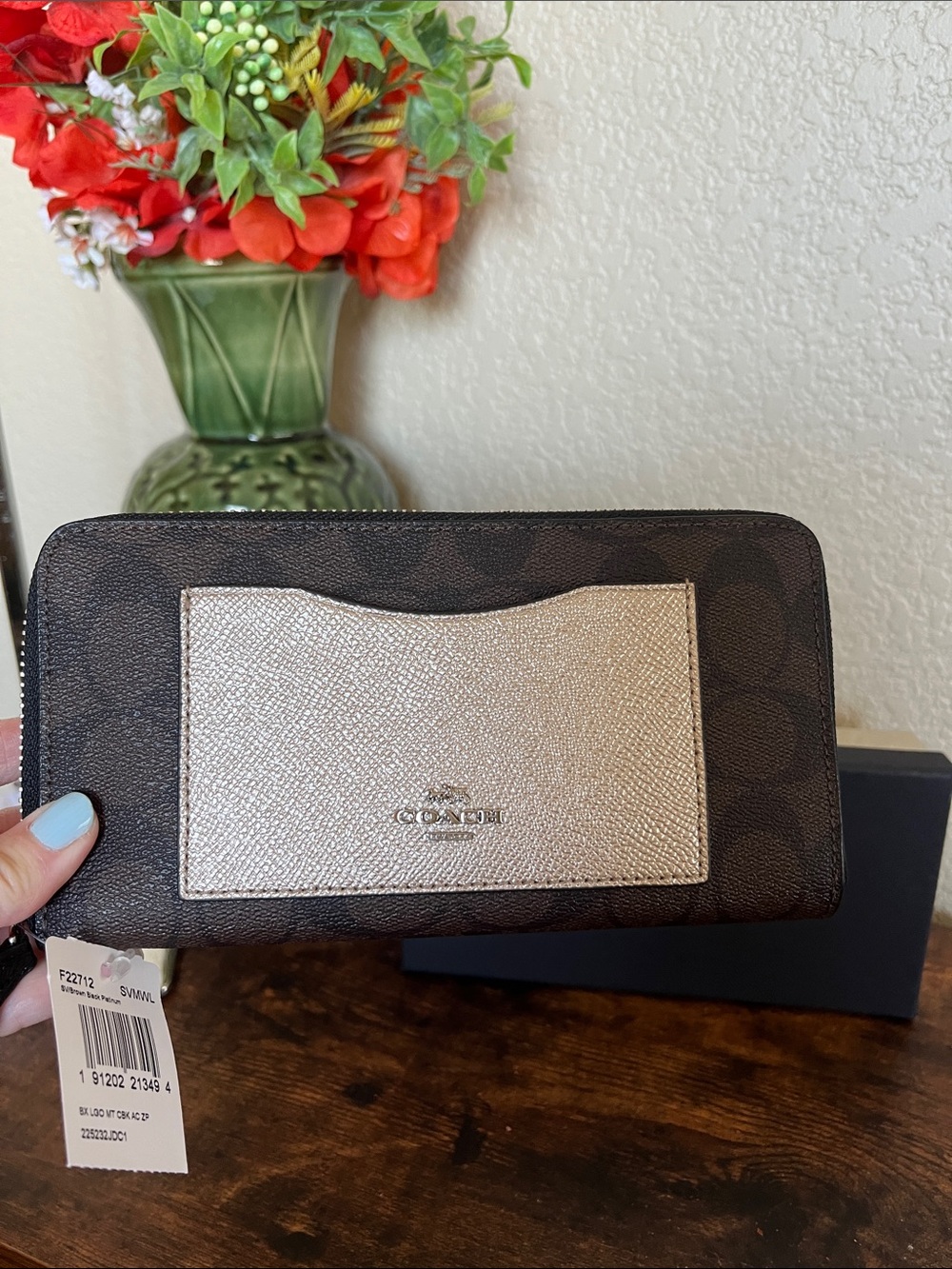 🆕 Coach F22712 Boxed Accordion Zip Wallet, Signature brown/black with platinum